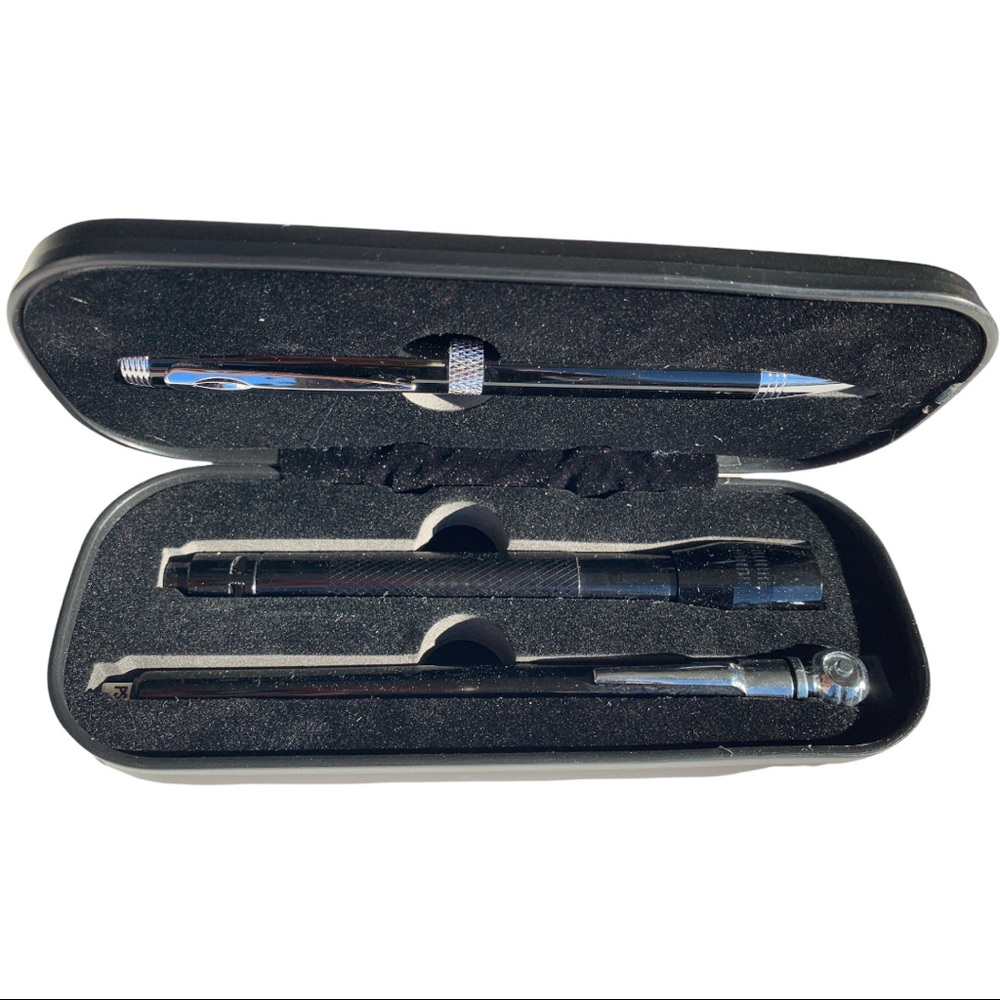 NEW LEEDS Auto Vehicle Gift Set Flashlight, Tire Gauge & Pen Sturdy Black Case